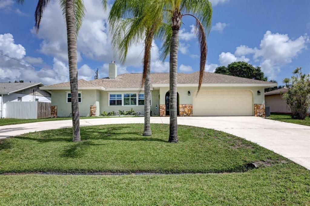 Photo of 373 SE Bayview Terrace, Port Saint Lucie, FL 34983 (MLS # R10727432)