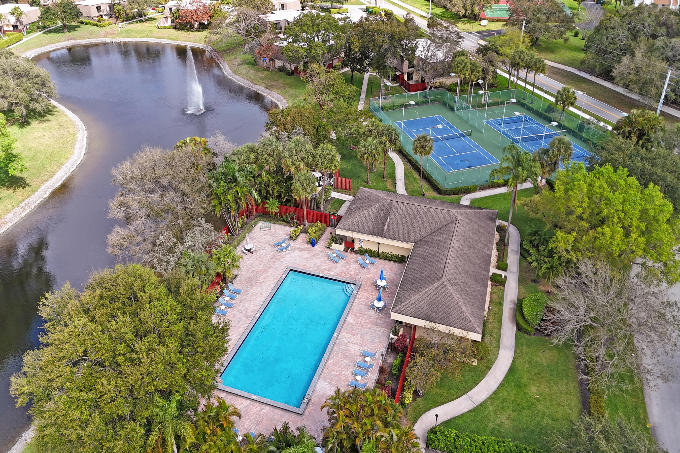 DELRAY OAKS WEST CONDO - Residential