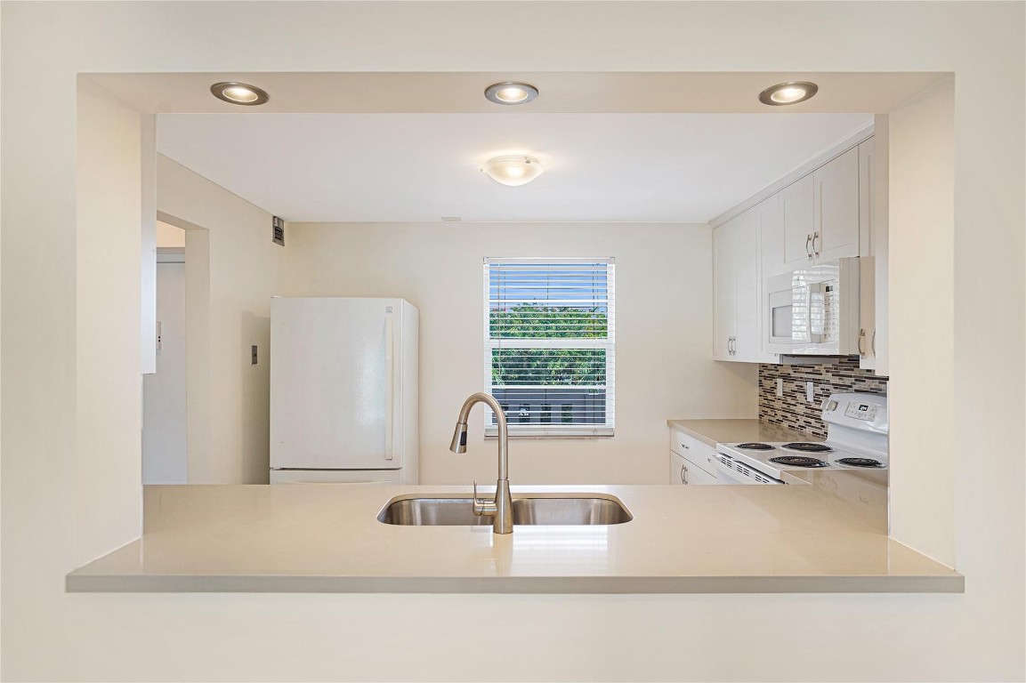 MEADOWBROOK LAKES - Residential