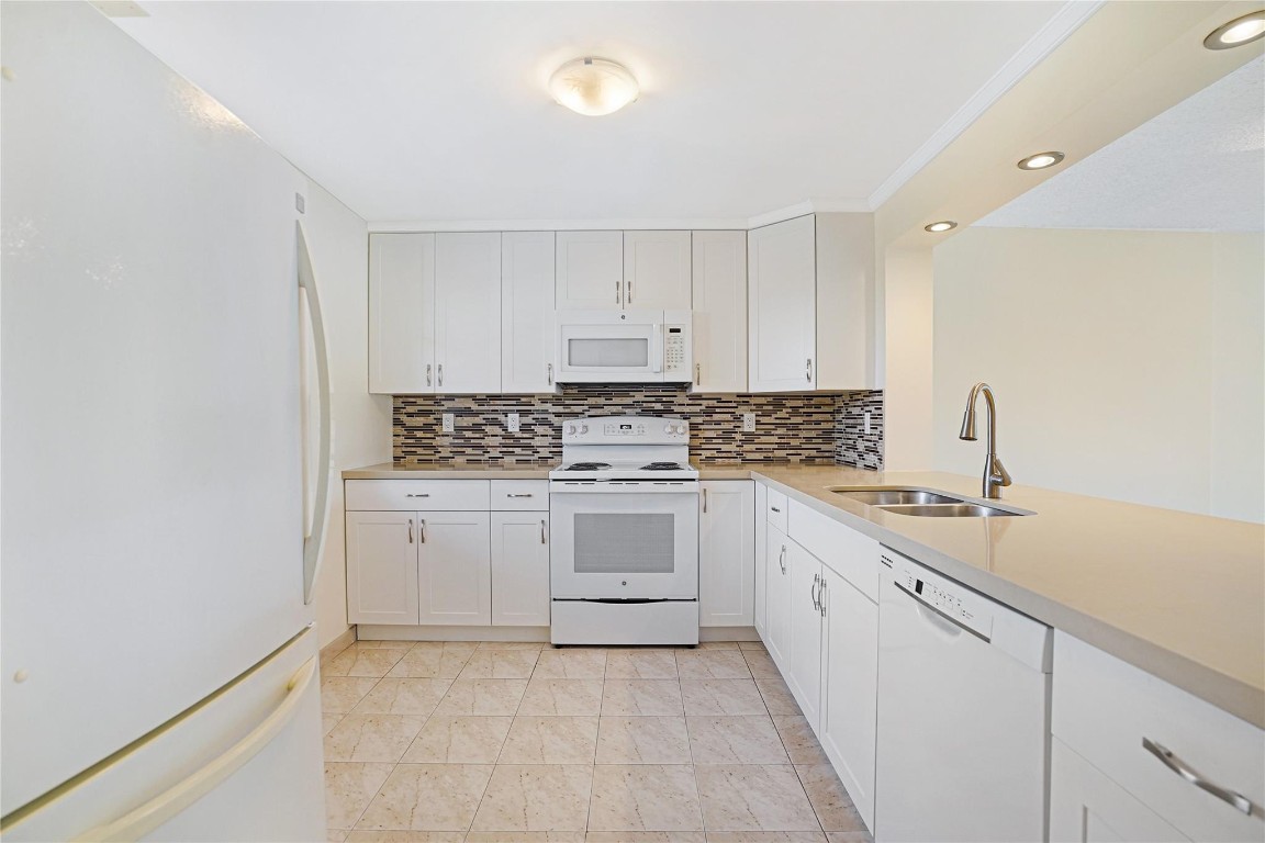 MEADOWBROOK LAKES - Residential