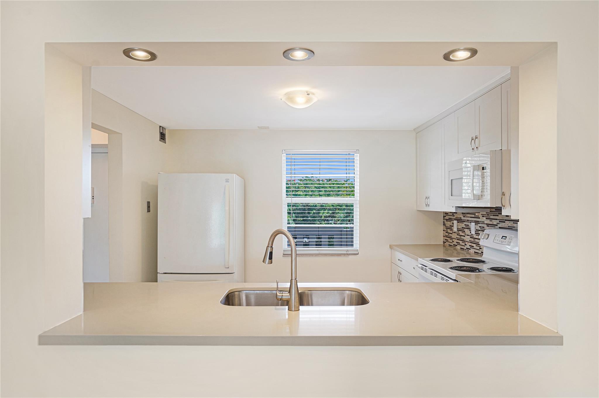 MEADOWBROOK LAKES - Residential