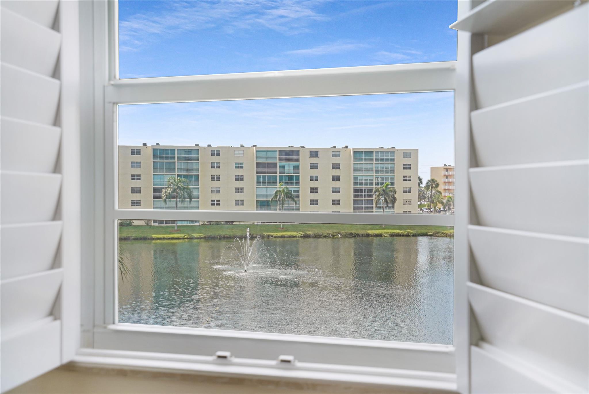 MEADOWBROOK LAKES - Residential