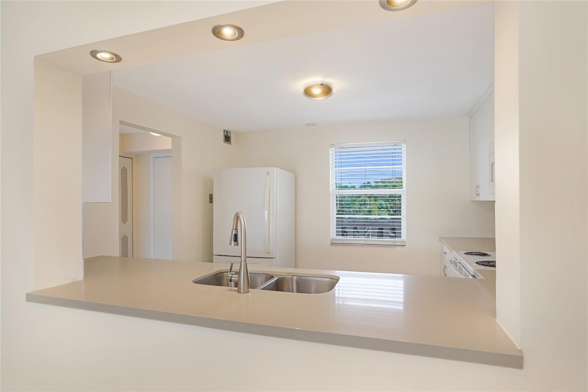 MEADOWBROOK LAKES - Residential