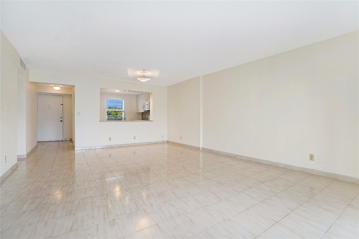 MEADOWBROOK LAKES - Residential