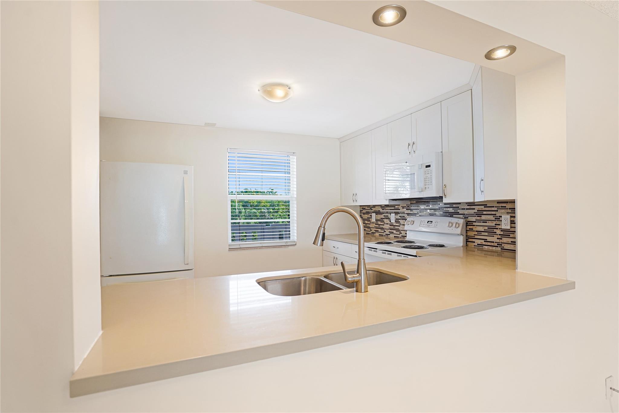 MEADOWBROOK LAKES - Residential