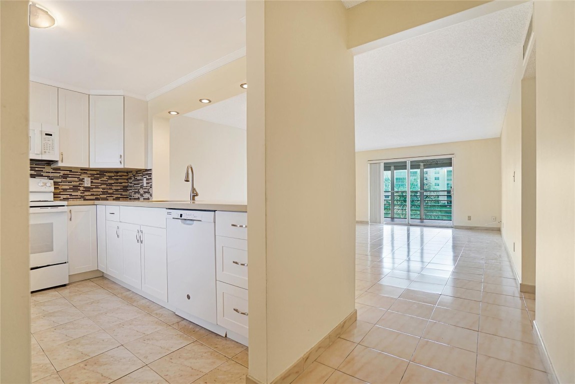 MEADOWBROOK LAKES - Residential