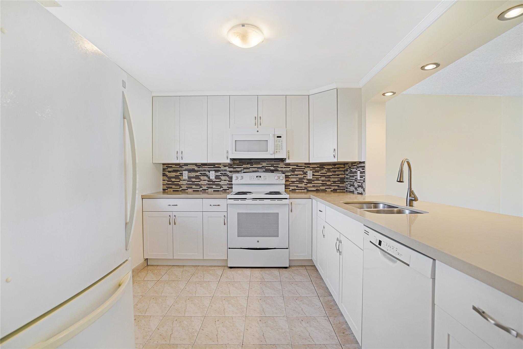 MEADOWBROOK LAKES - Residential