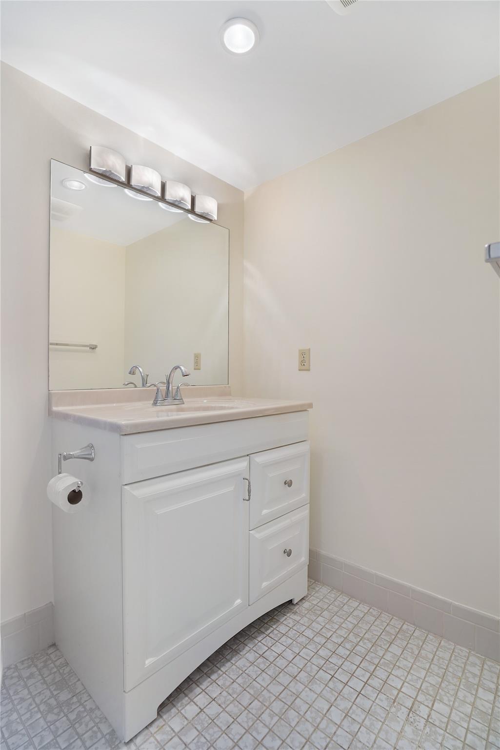 MEADOWBROOK LAKES - Residential