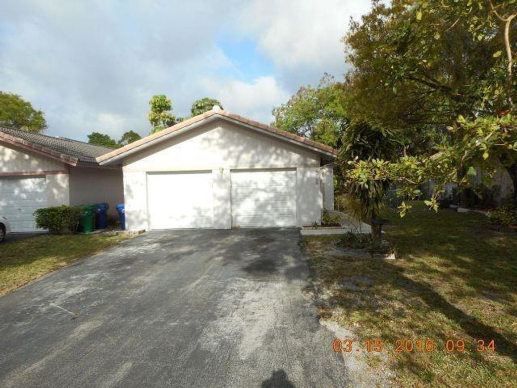 Photo of 1722 NW 93rd Terrace, Coral Springs, FL 33071 (MLS # B26003411)