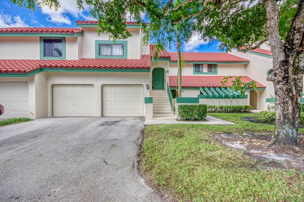 Photo of 24 Lexington Lane W #B, Palm Beach Gardens, FL 33418 (MLS # R11127514)