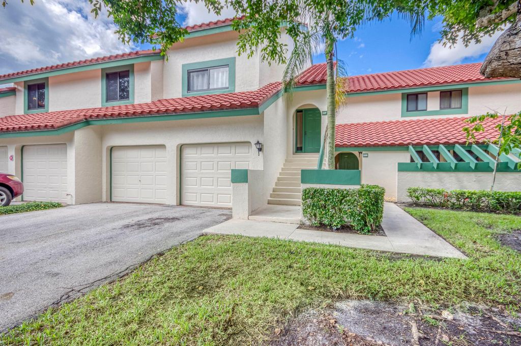 Photo of 24 Lexington Lane W #B, Palm Beach Gardens, FL 33418 (MLS # R11127514)