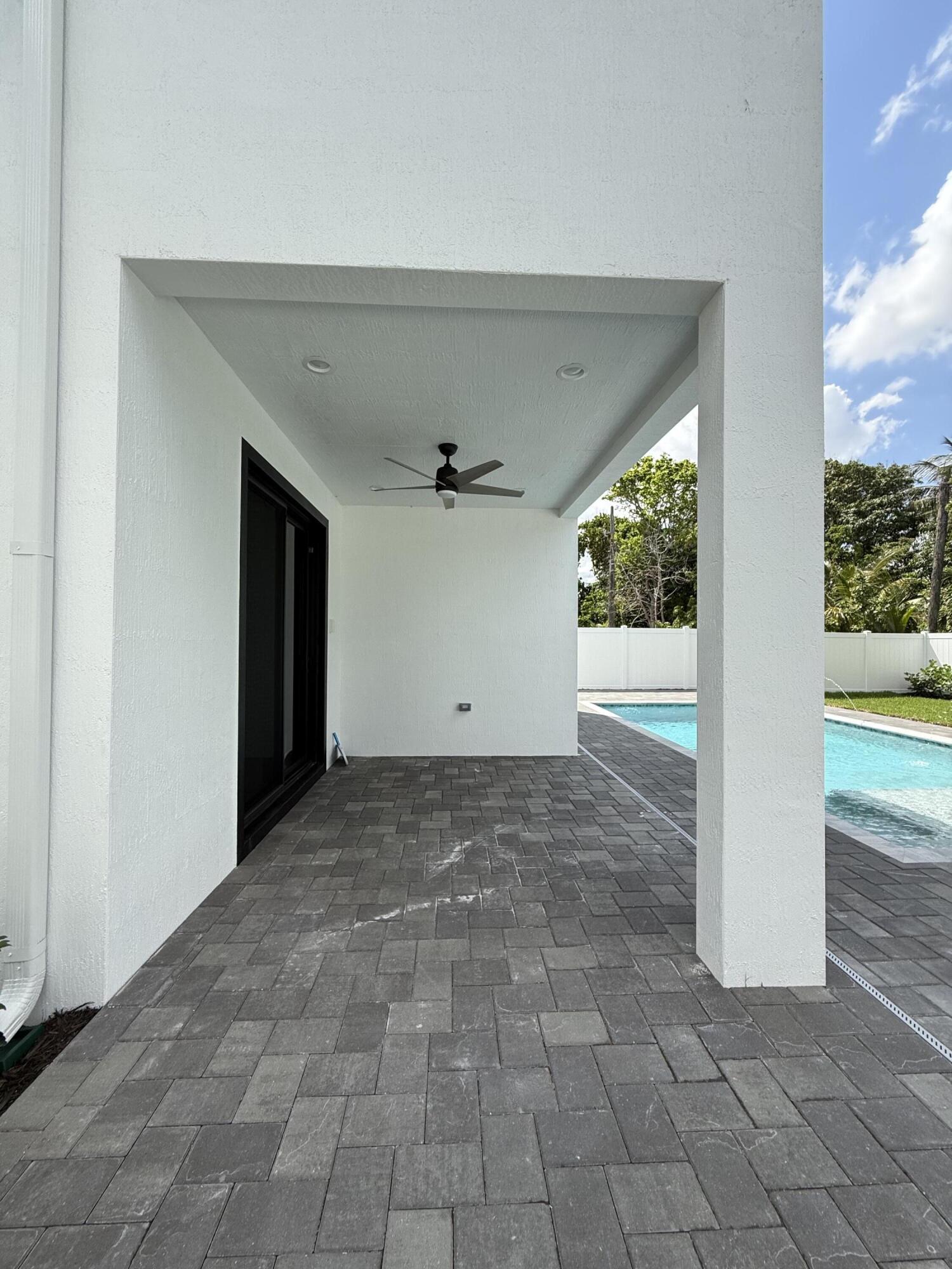 580 Lucky Lane, Delray Beach, FL, 33444/$1,059,000 4 580 Lucky Lane