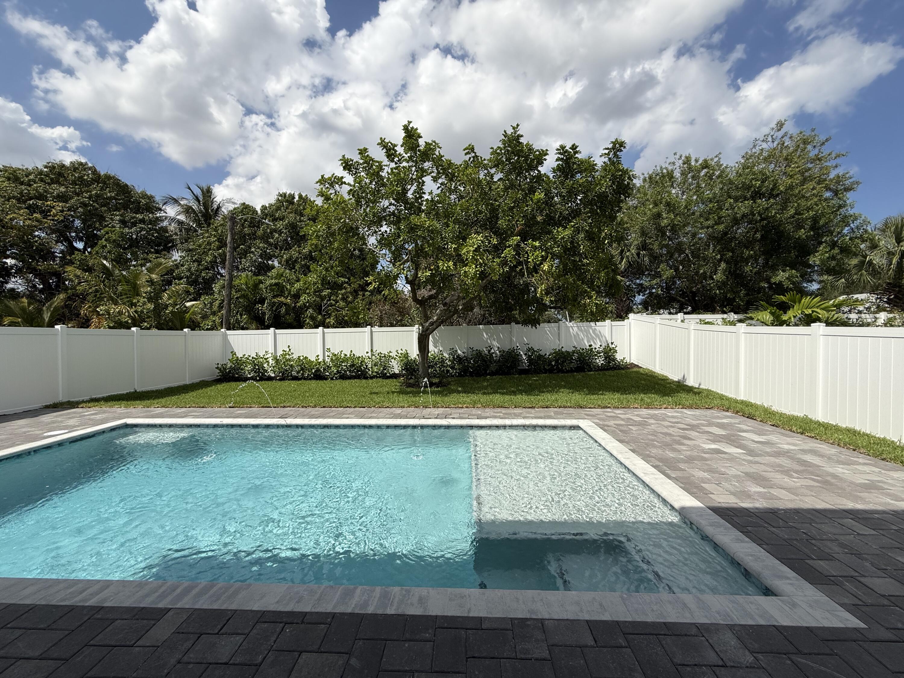 580 Lucky Lane, Delray Beach, FL, 33444/$1,059,000 3 580 Lucky Lane