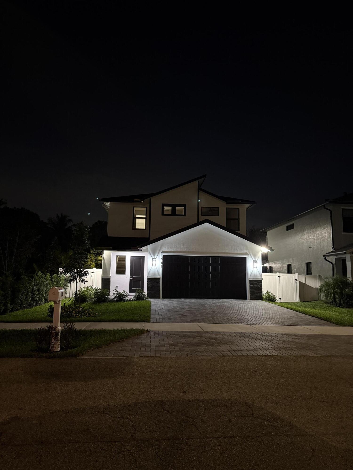580 Lucky Lane, Delray Beach, FL, 33444/$1,059,000 2 580 Lucky Lane