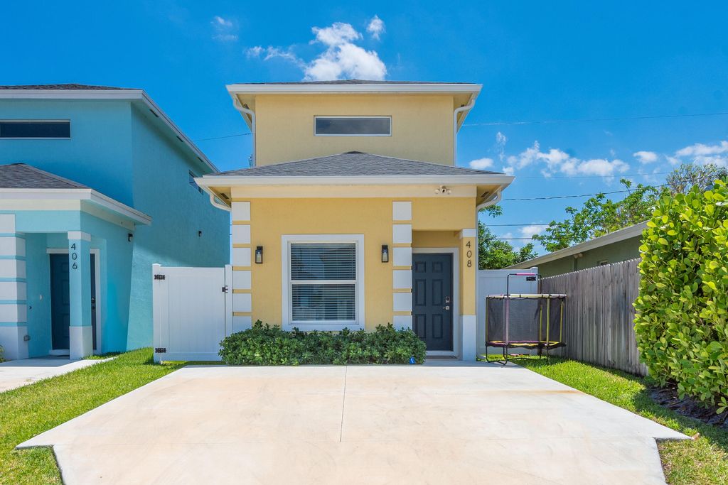 Photo of 408 NW 12th Avenue, Boynton Beach, FL 33435 (MLS # B26024577)