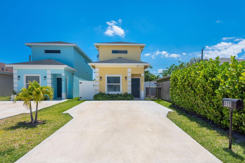 Photo of 408 NW 12th Avenue, Boynton Beach, FL 33435 (MLS # B26024577)