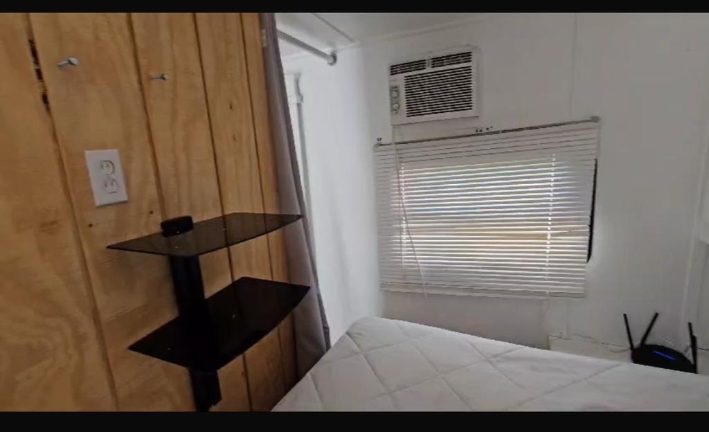 Photo of 925 NW 14th St, Fort Lauderdale, FL 33311 (MLS # B26008571)