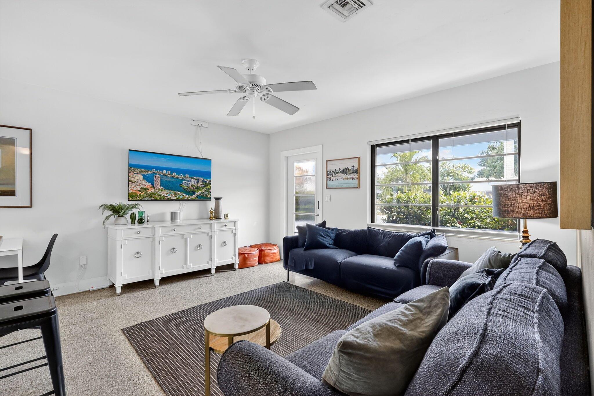 1717 N Ocean Breeze