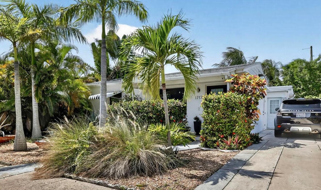 1717 N Ocean Breeze