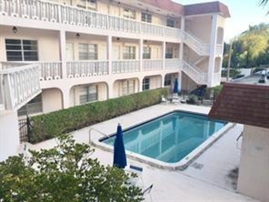 Photo of 601 SE 5th Court #304, Fort Lauderdale, FL 33301 (MLS # F10518096)