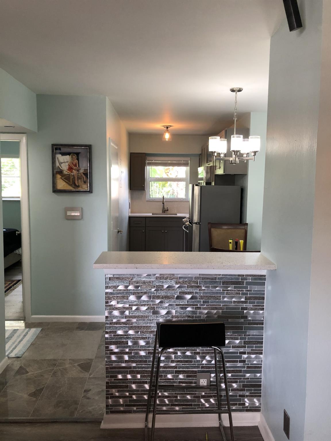 Cozy condo for rent in Rio Vista across from Las Olas Walking distance to the intracoastal. Completely remodeled, state of the art appliances, in front of elevator. marble and vinyl flooring throughout.
