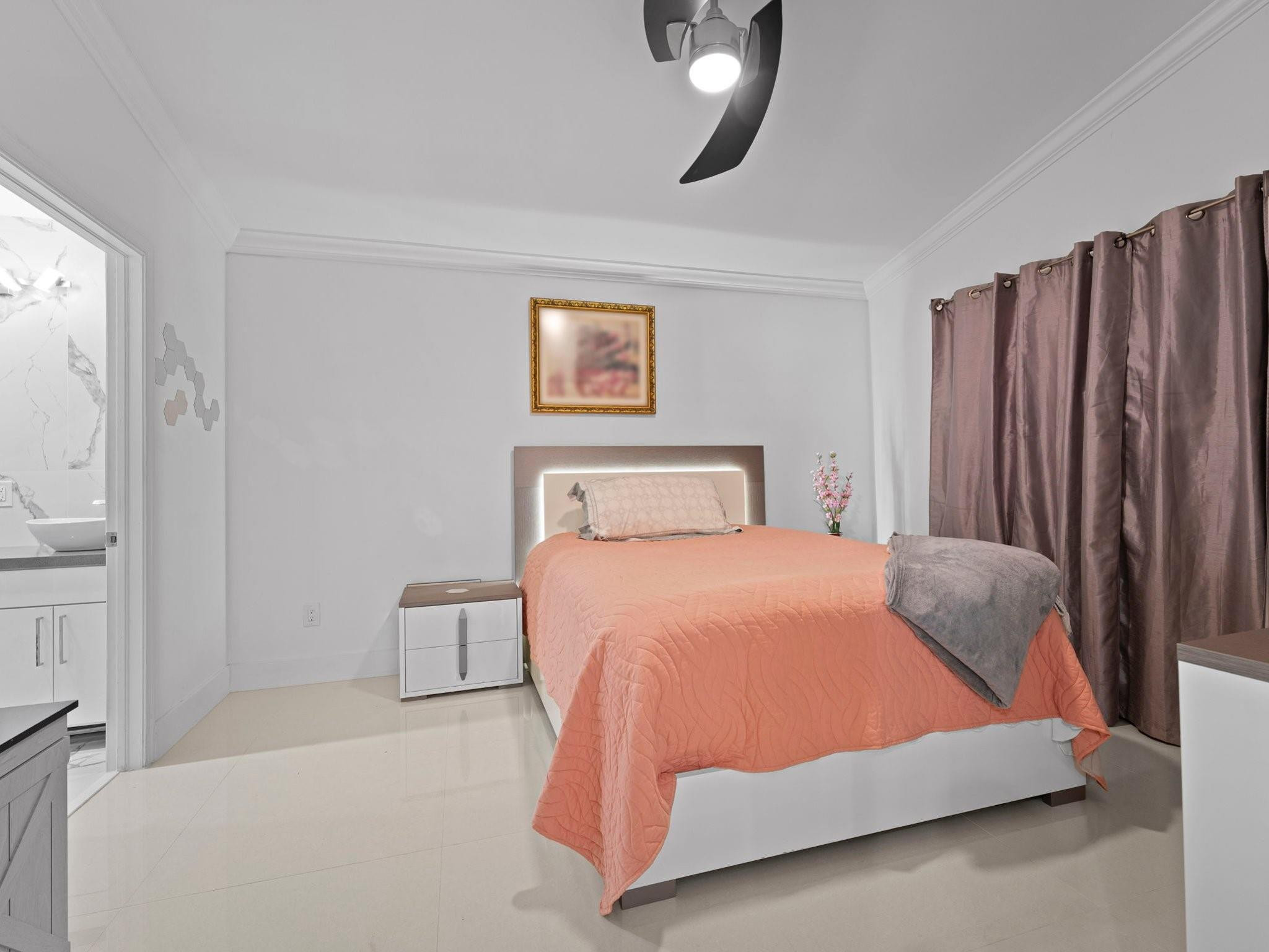 CRYSTAL POINTE - Residential