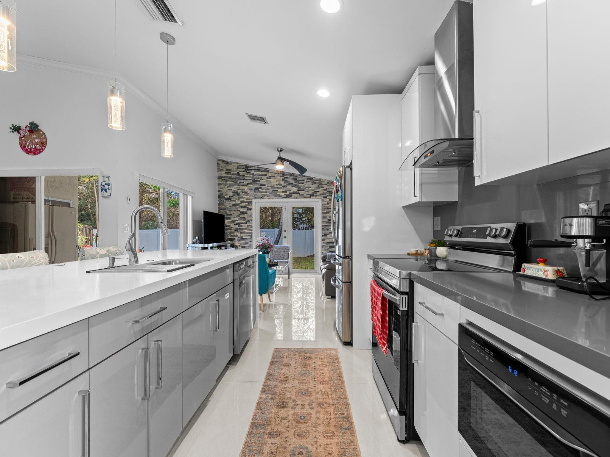 CRYSTAL POINTE - Residential