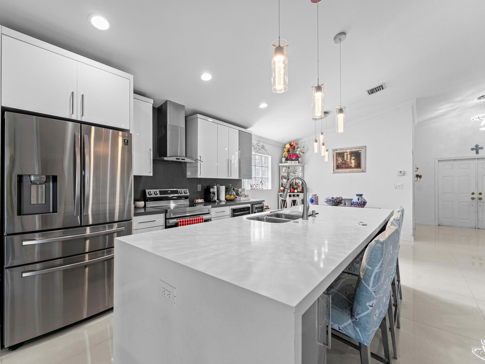 CRYSTAL POINTE - Residential