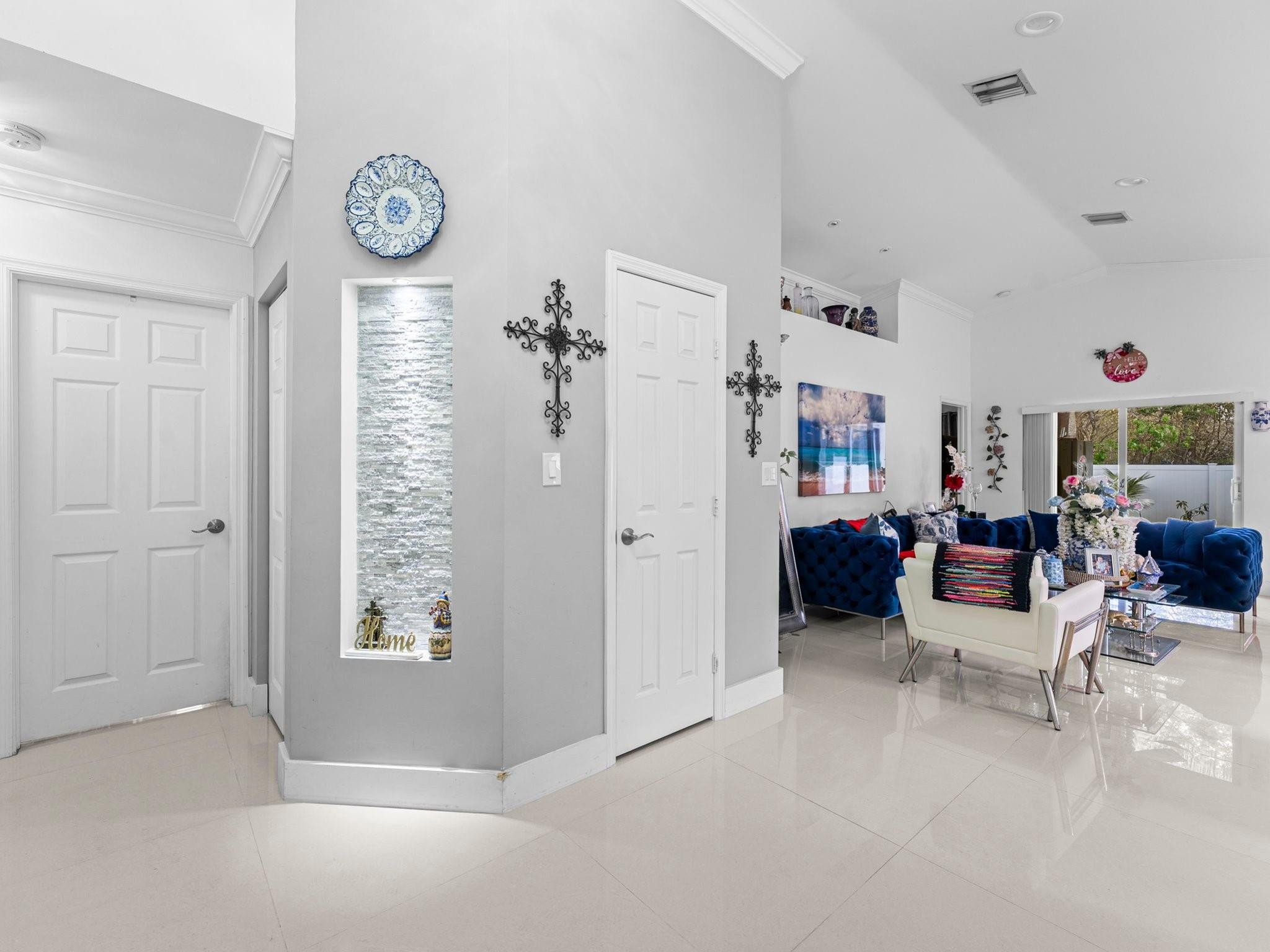 CRYSTAL POINTE - Residential