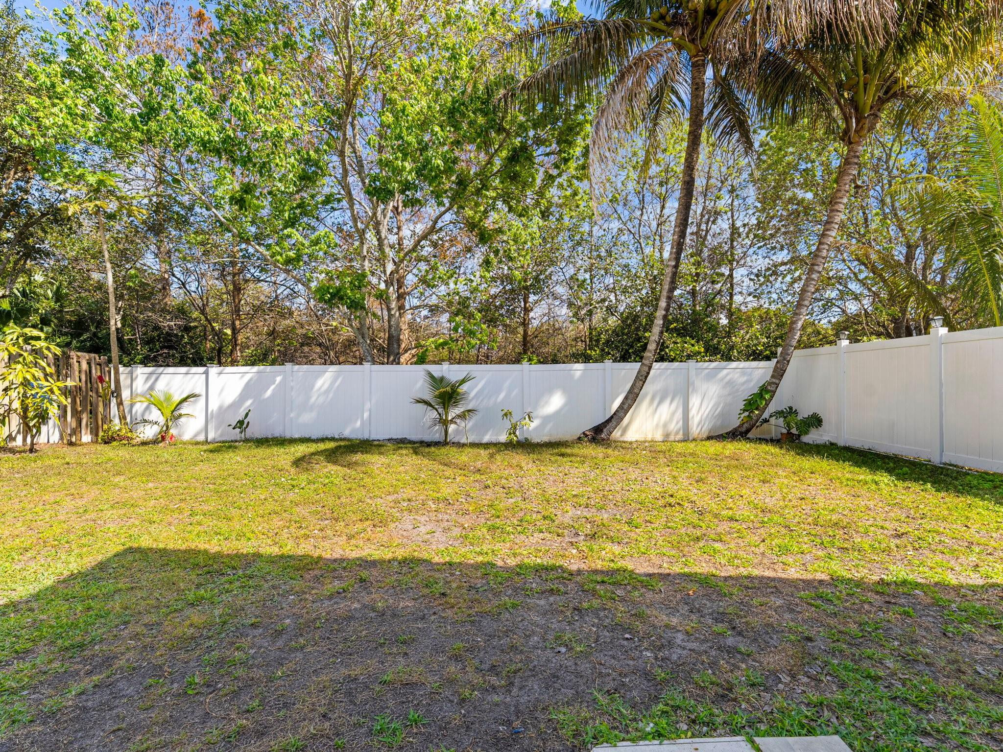 CRYSTAL POINTE - Residential