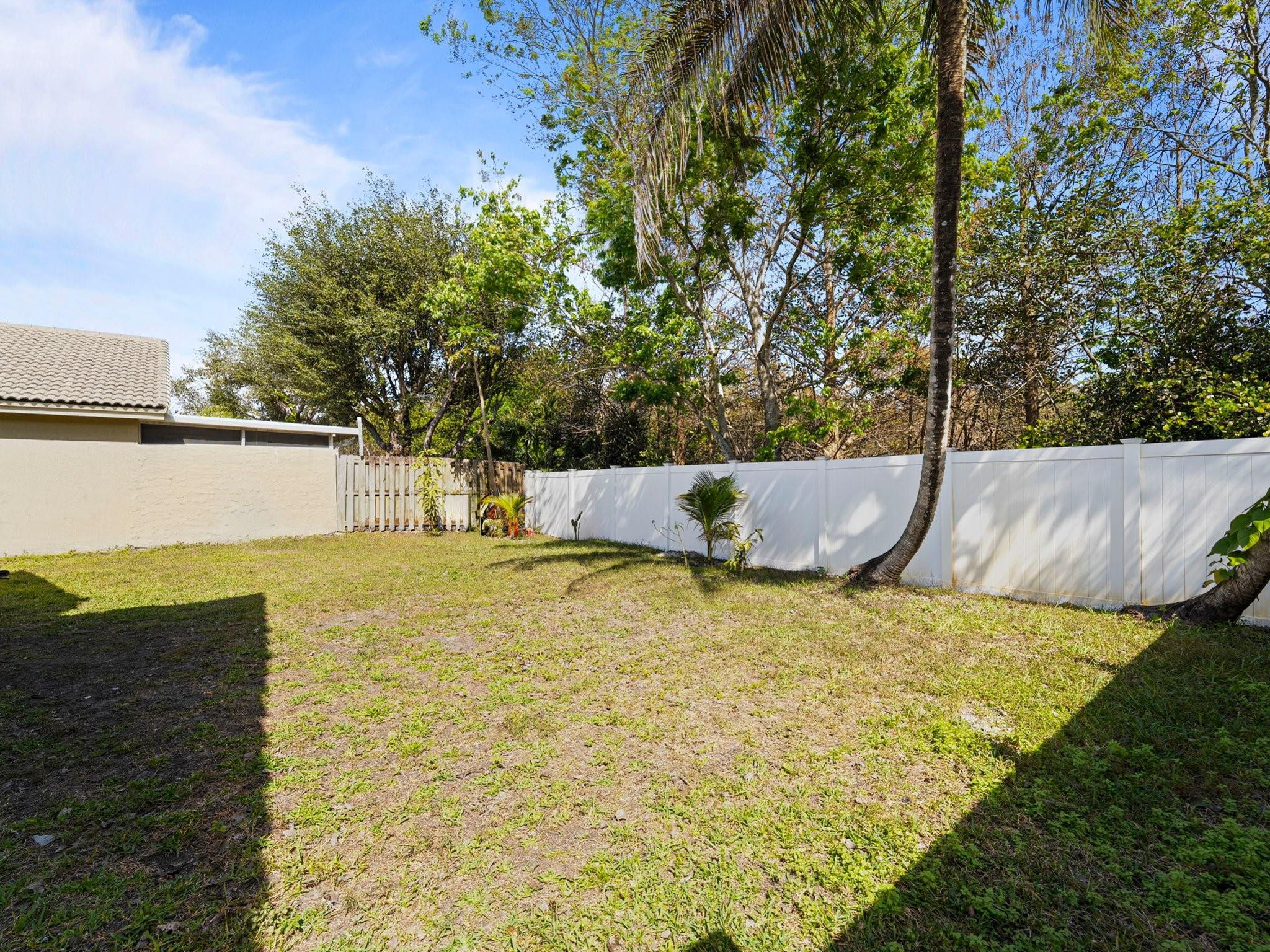 CRYSTAL POINTE - Residential