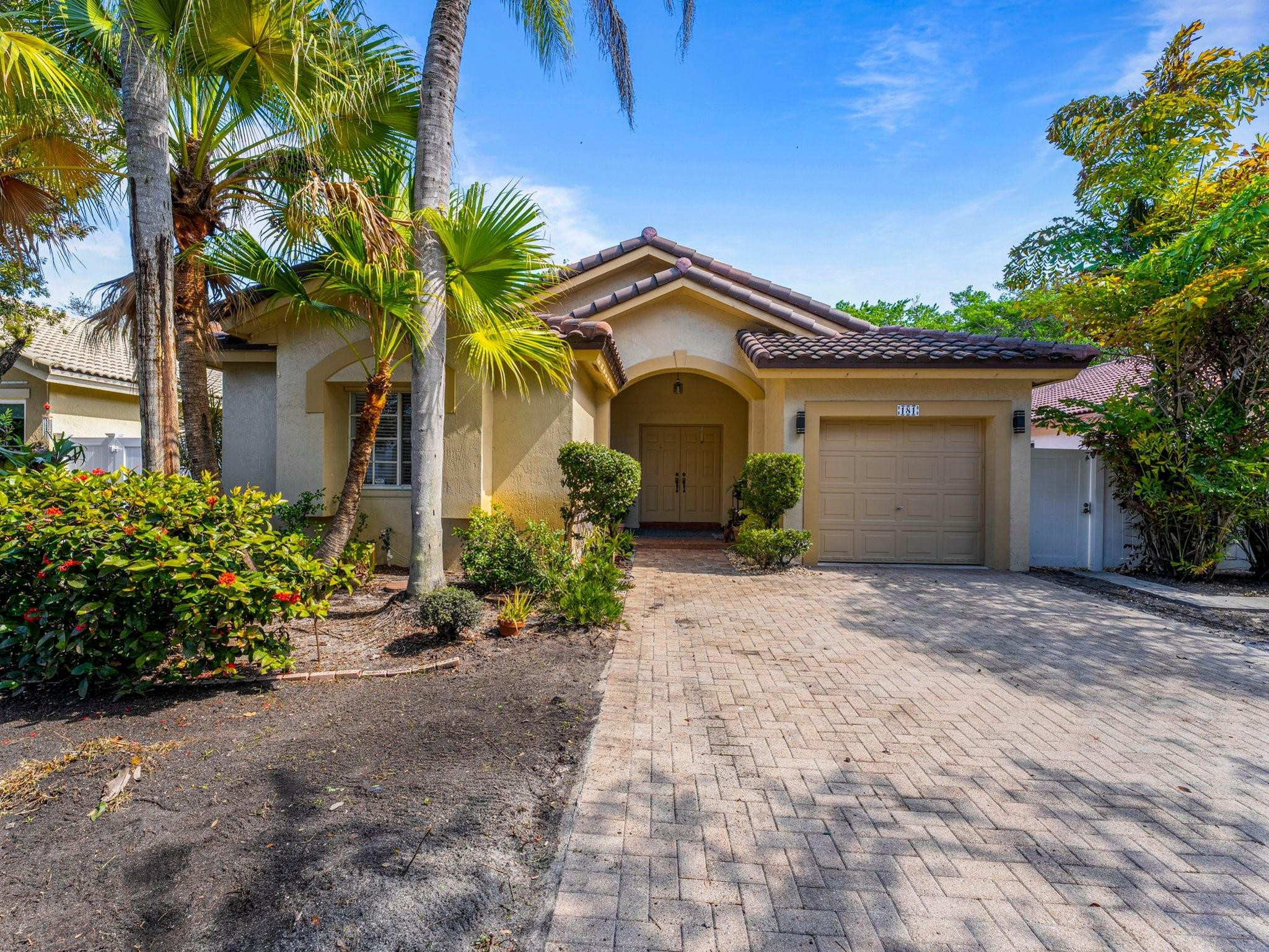 CRYSTAL POINTE - Residential