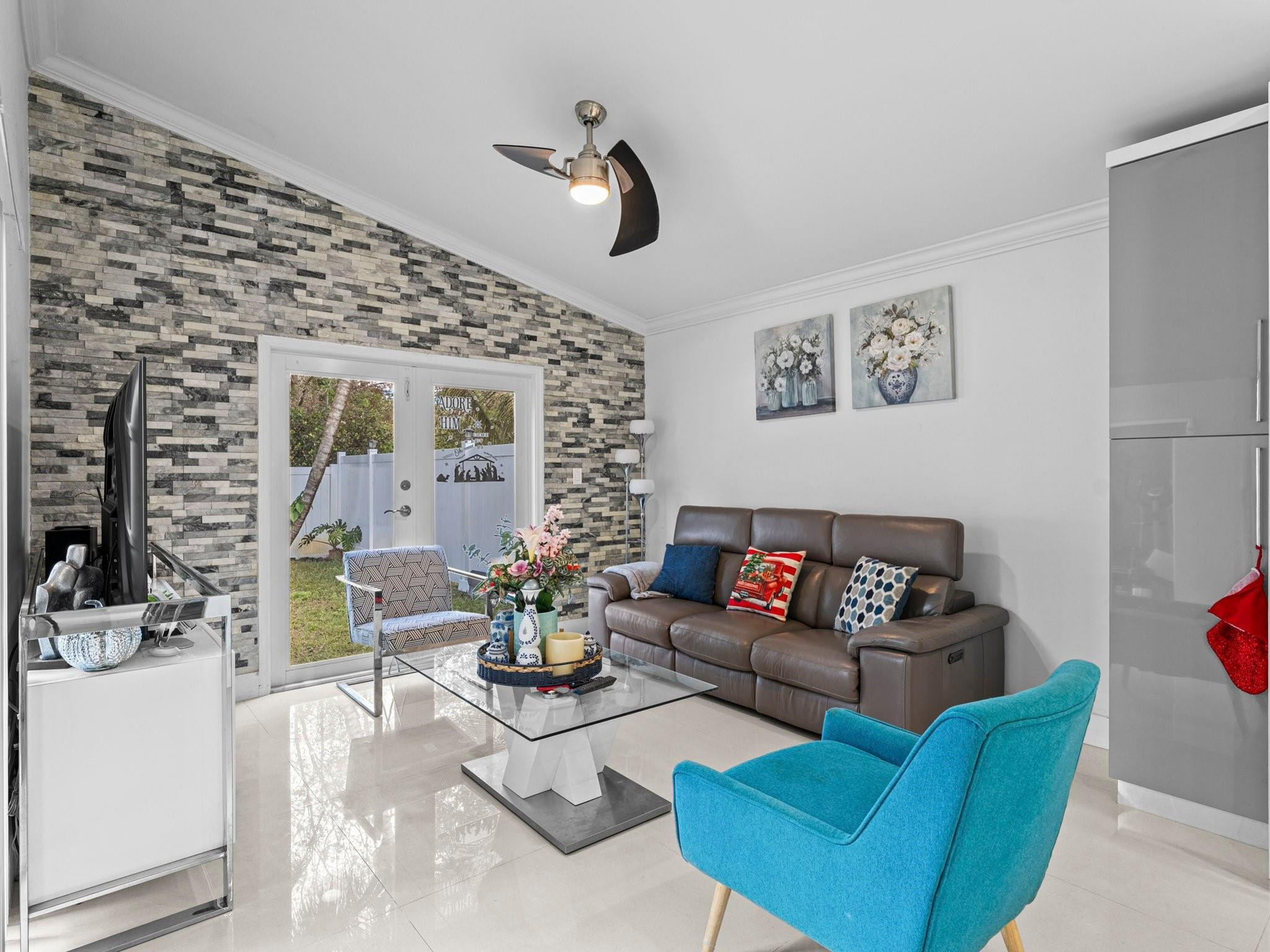 CRYSTAL POINTE - Residential