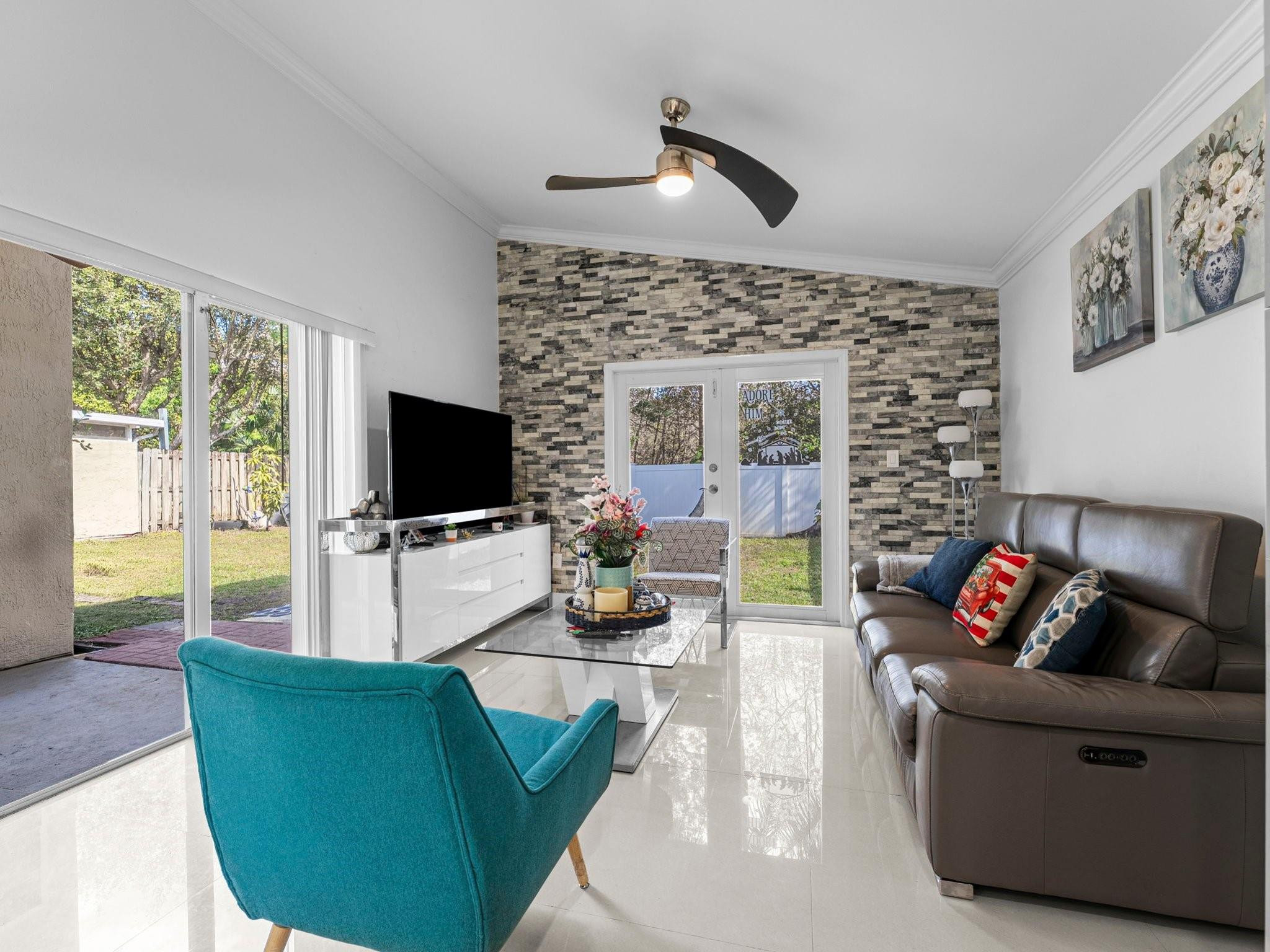 CRYSTAL POINTE - Residential