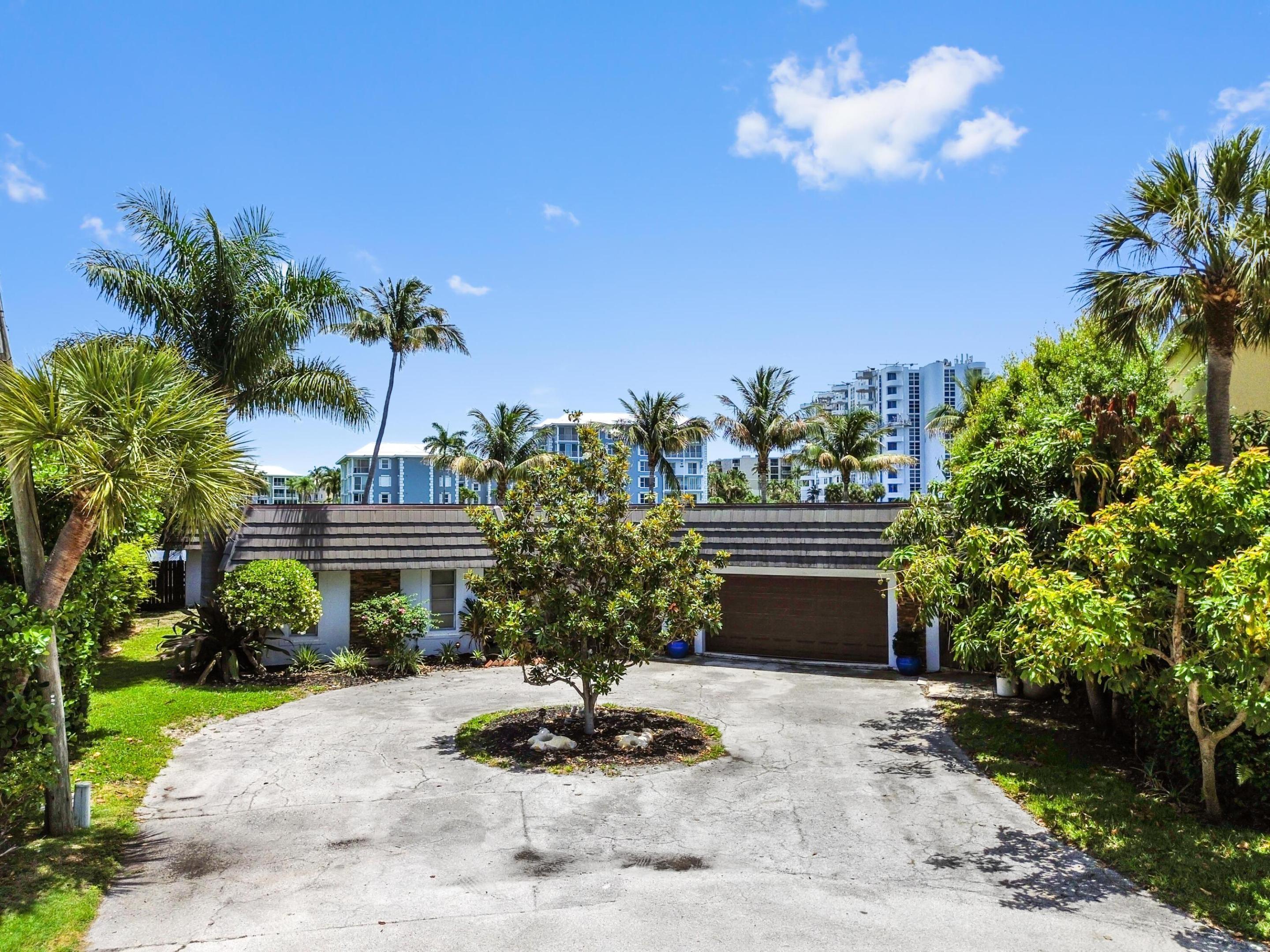 976 Banyan Drive