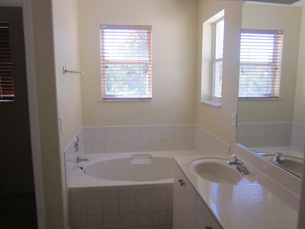 Maple Ridge 167-38 B - Residential