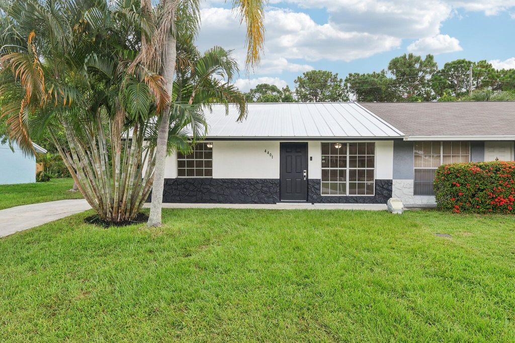 Photo of 4401 SE Chesapeake Bay Drive, Stuart, FL 34997 (MLS # R11015060)