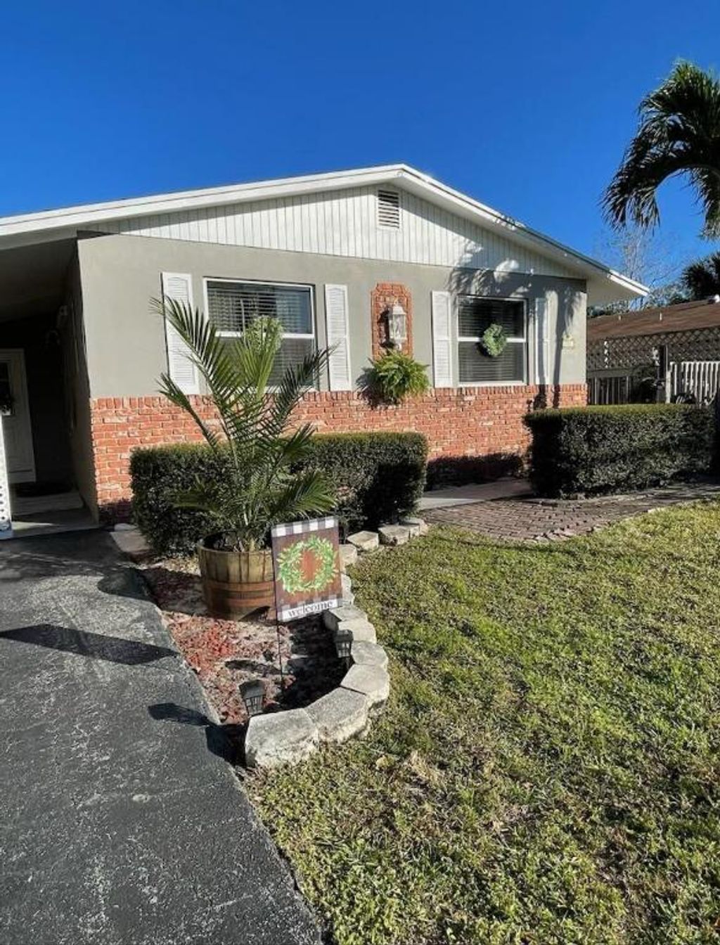 Photo of 707 Pinegrove Avenue, Jupiter, FL 33458 (MLS # R10934074)