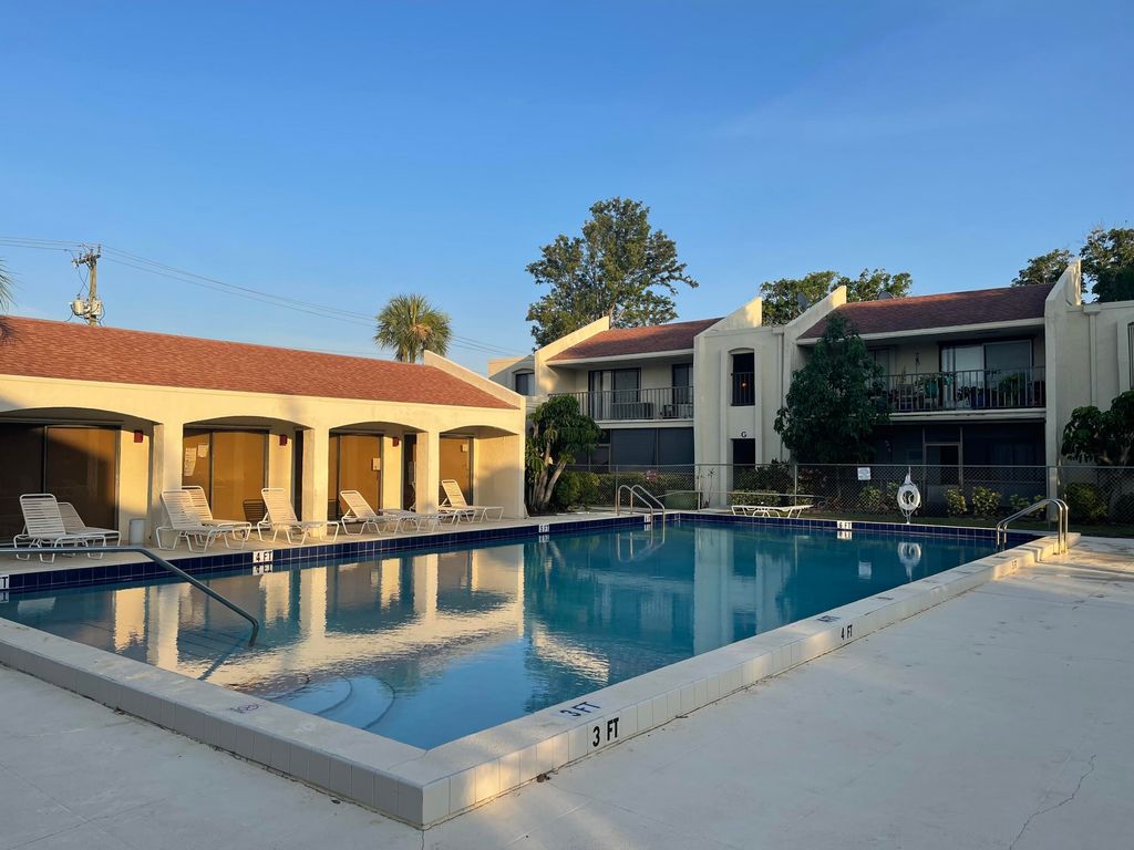 Photo of 150 Pineview Road Rd #F1, Jupiter, FL 33469 (MLS # R10811555)