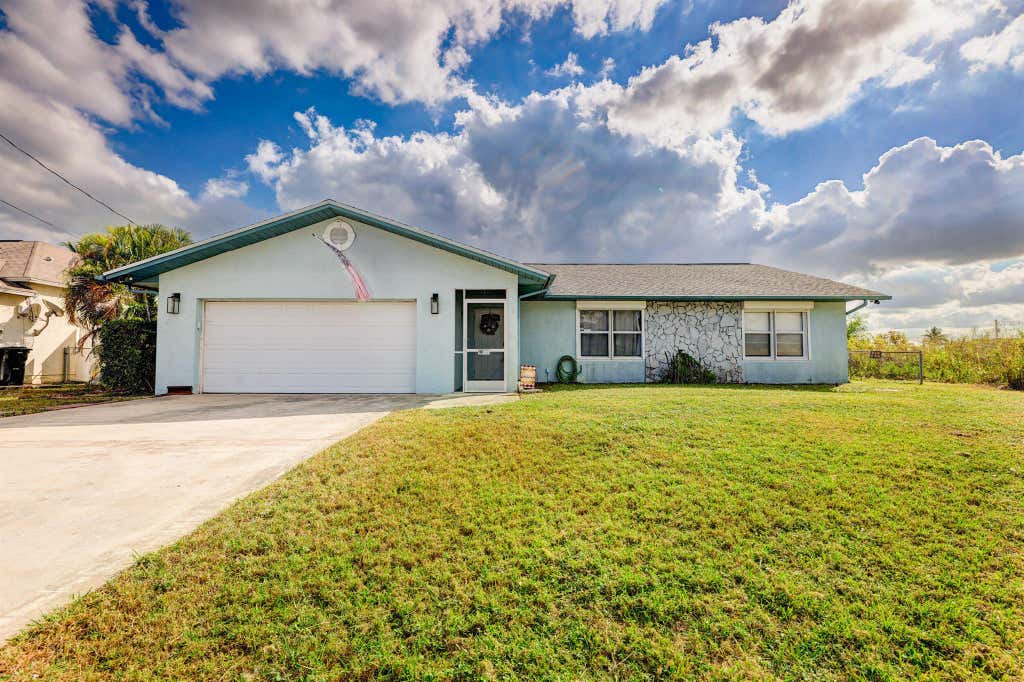 Photo of 582 SW Carter Avenue, Port Saint Lucie, FL 34983 (MLS # R10956596)
