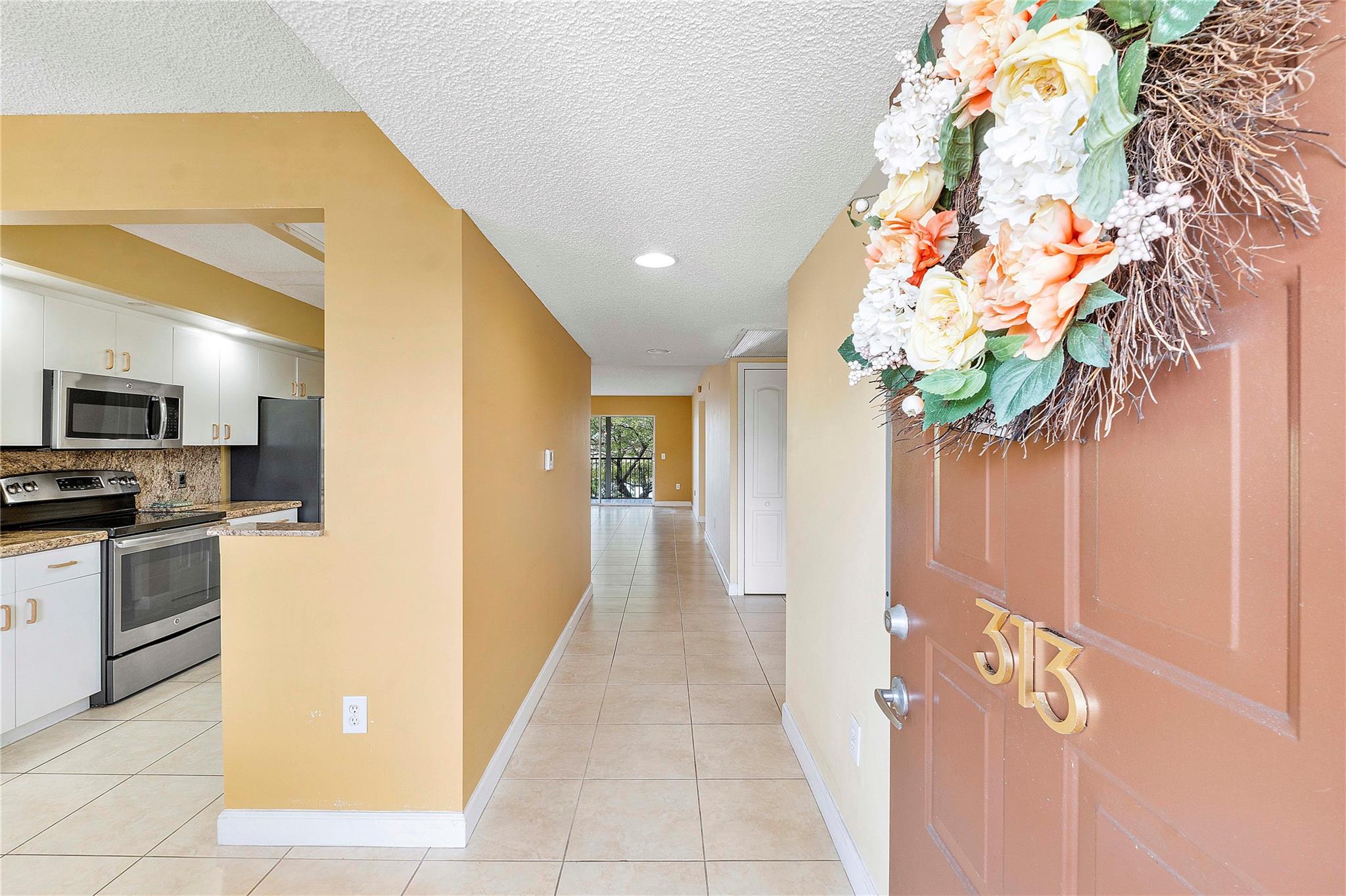 13355 SW 16th Ct 313E, Pembroke Pines, FL, 33027/$249,000 2 13355 SW 16th Ct 313E
