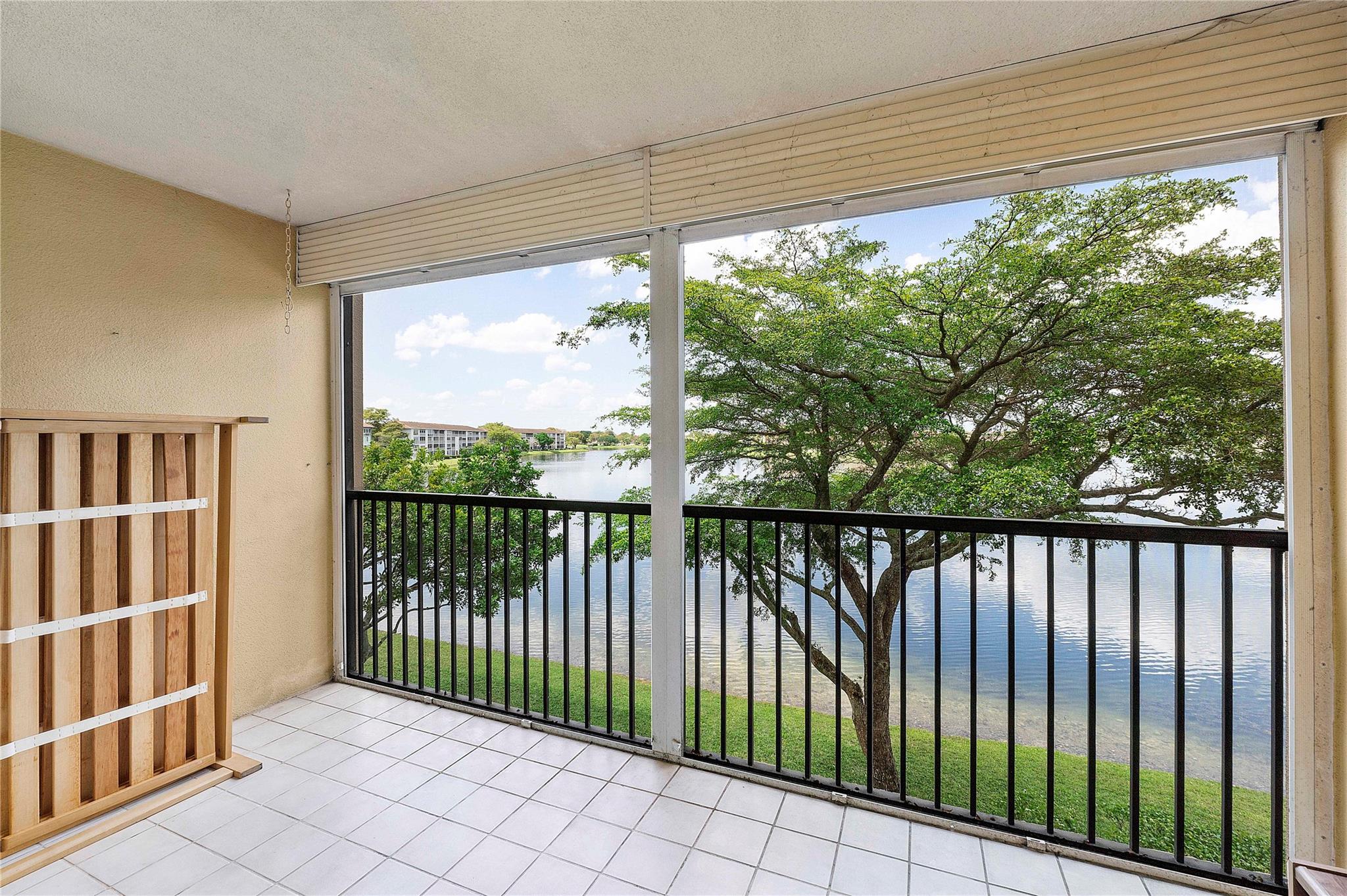 IVANHOE E - Residential