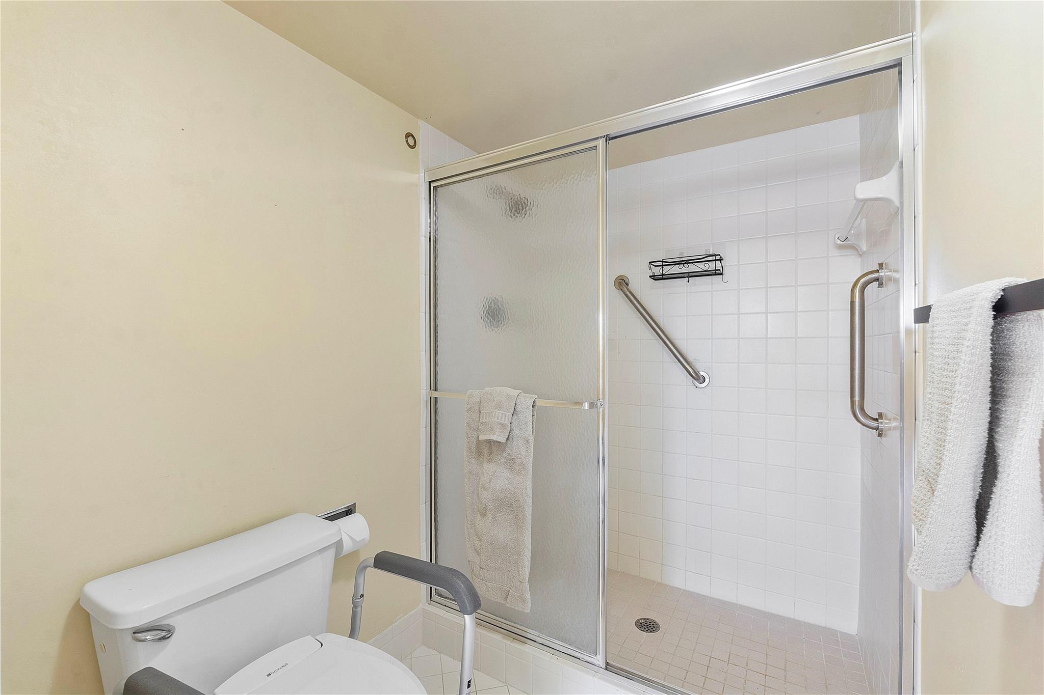 IVANHOE E - Residential