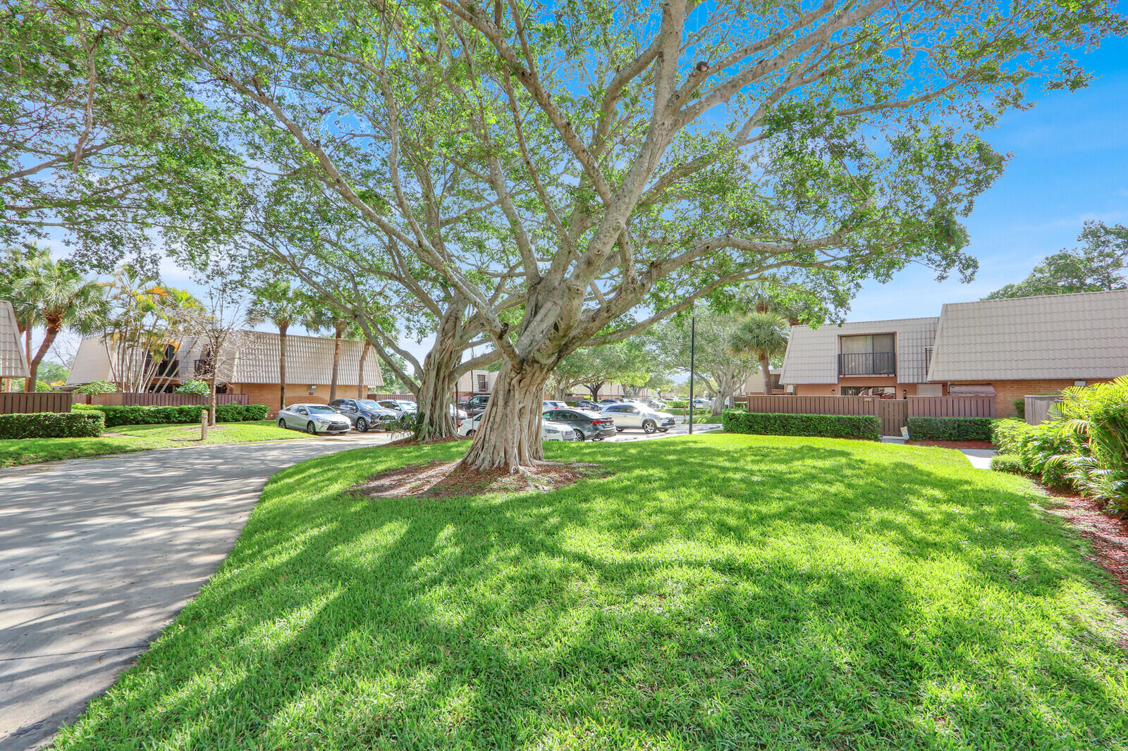 VILLAGE OF SANDALWOOD LAKES SOUTH - Residential