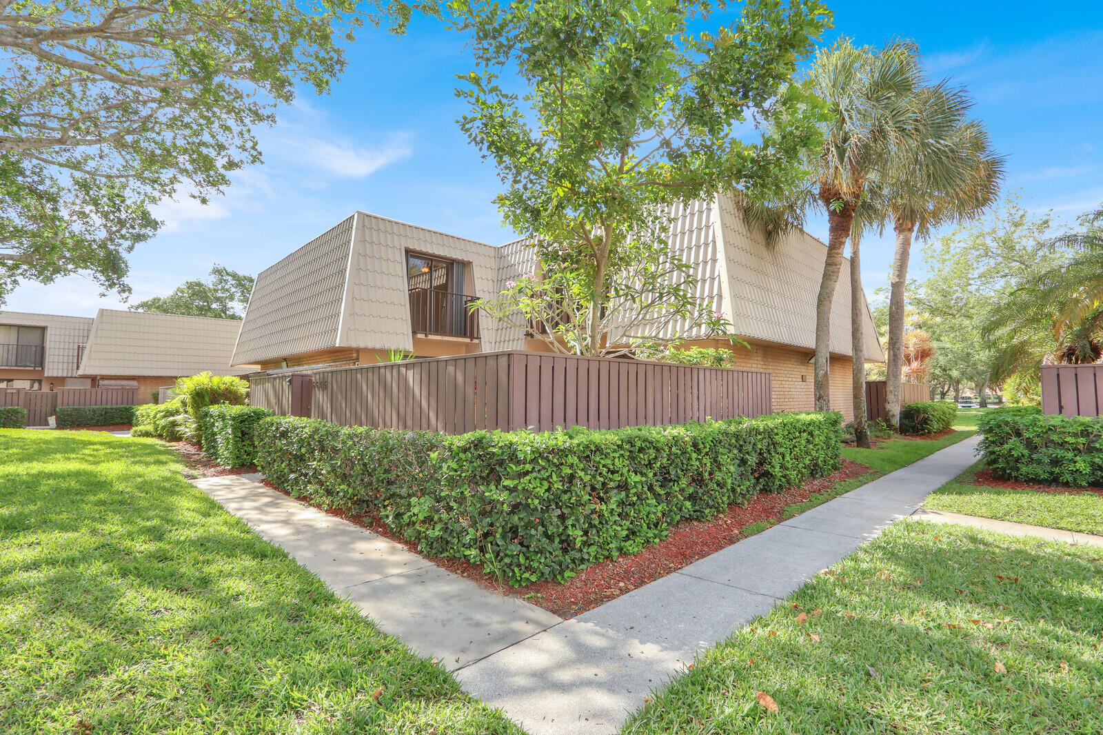 VILLAGE OF SANDALWOOD LAKES SOUTH - Residential