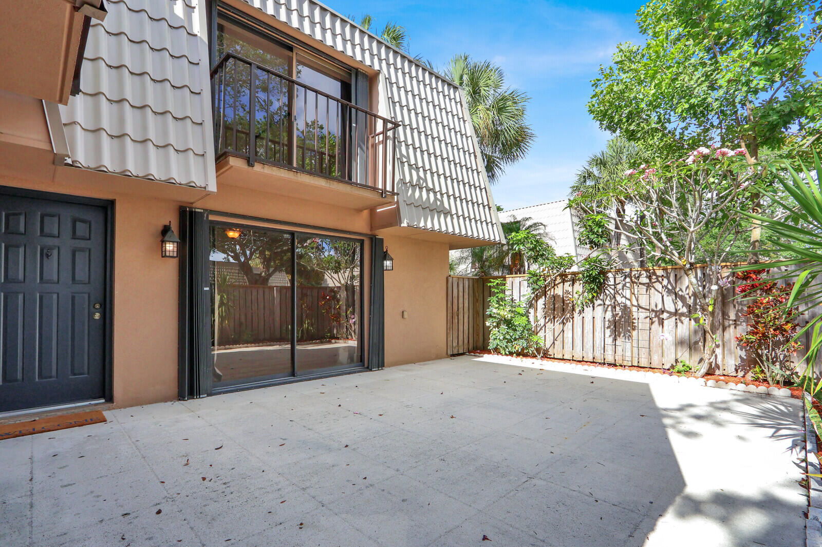 VILLAGE OF SANDALWOOD LAKES SOUTH - Residential