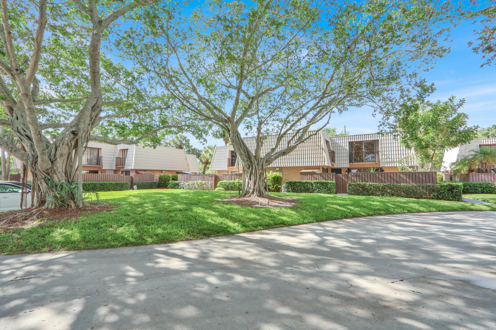 VILLAGE OF SANDALWOOD LAKES SOUTH - Residential