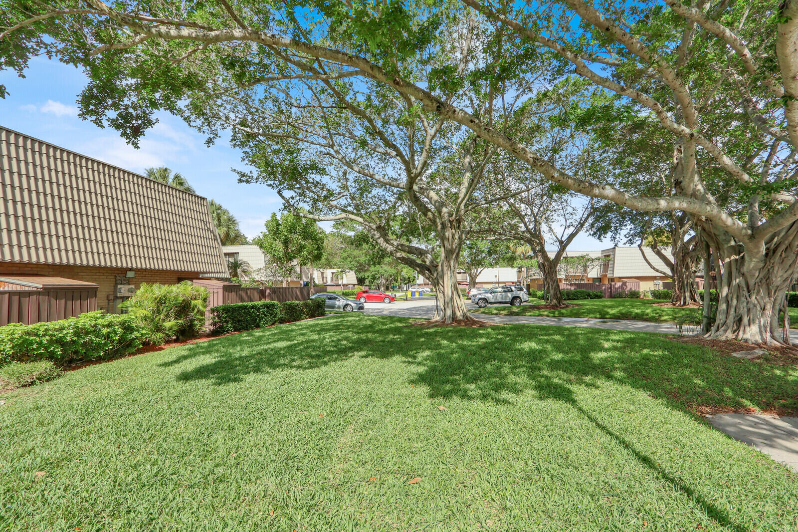 VILLAGE OF SANDALWOOD LAKES SOUTH - Residential