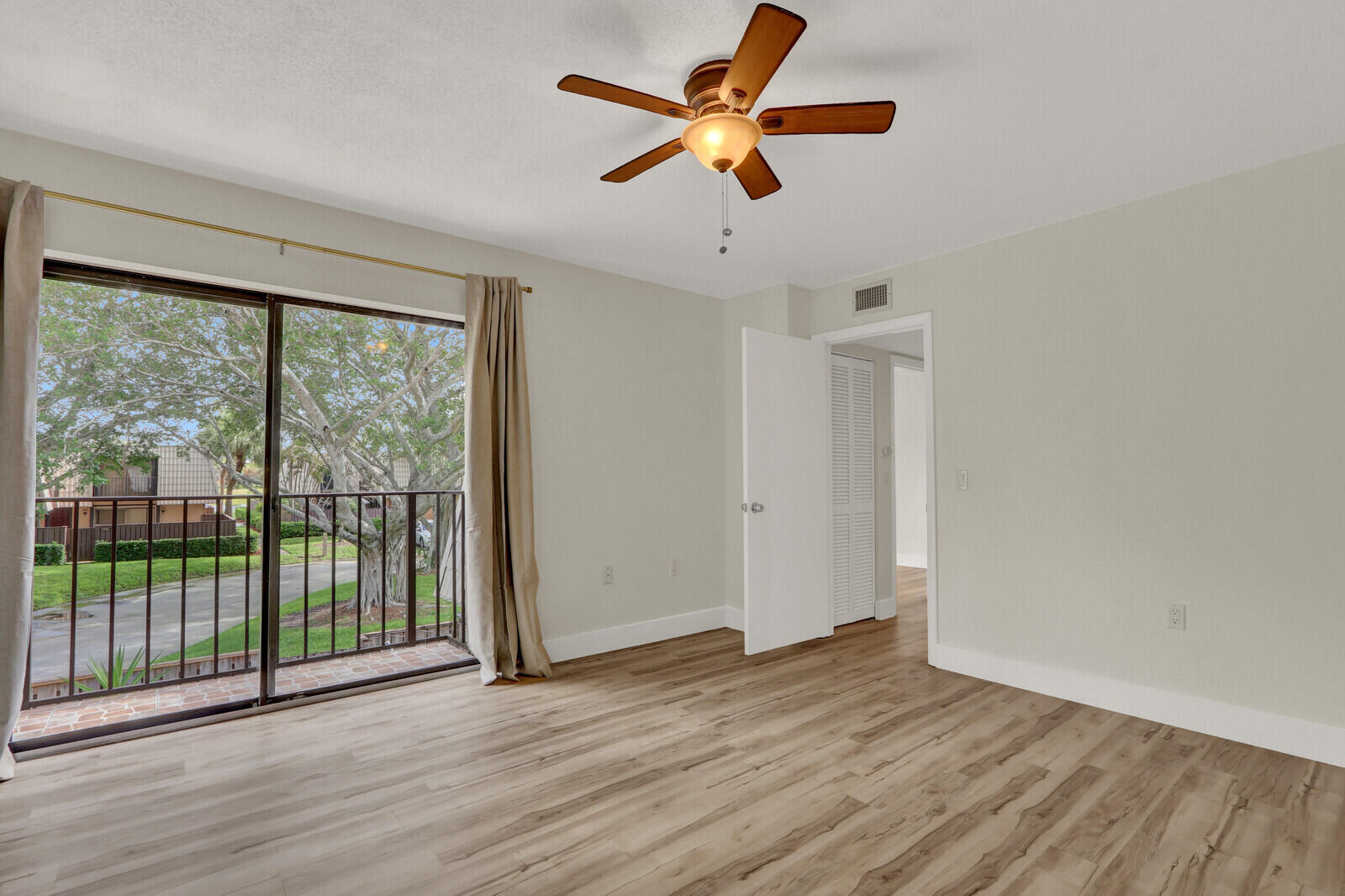 VILLAGE OF SANDALWOOD LAKES SOUTH - Residential