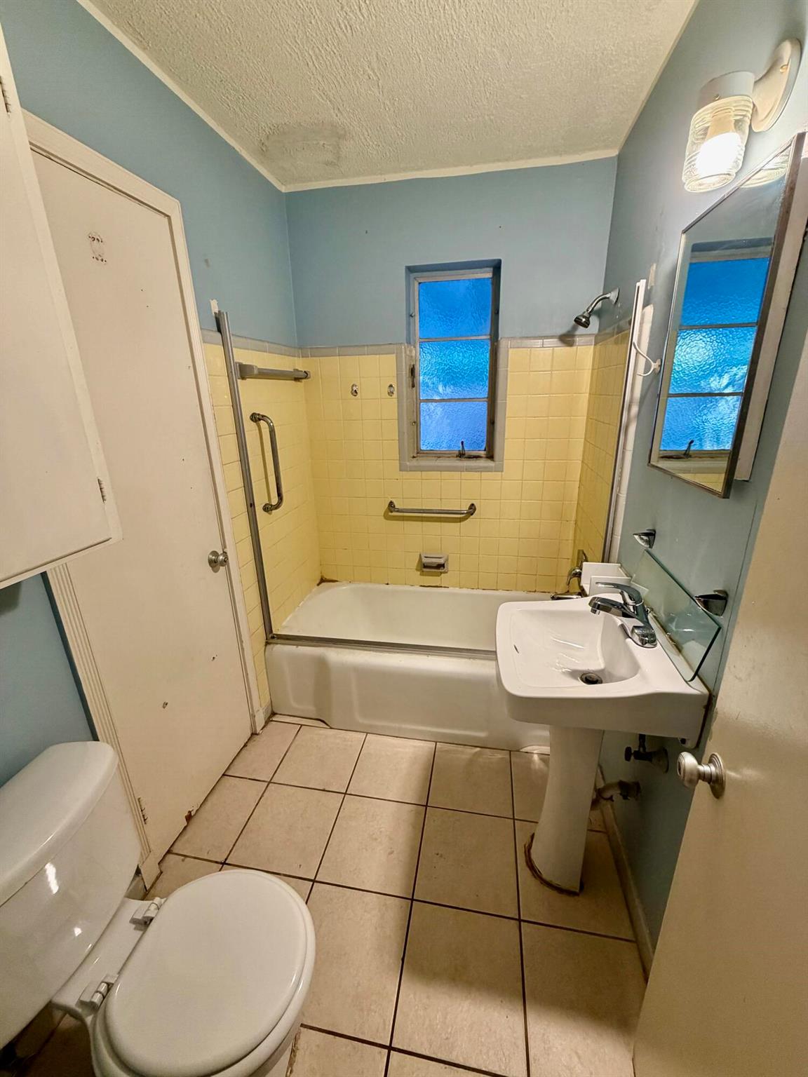 LAKE WORTH TOWN OF - Residential Lease